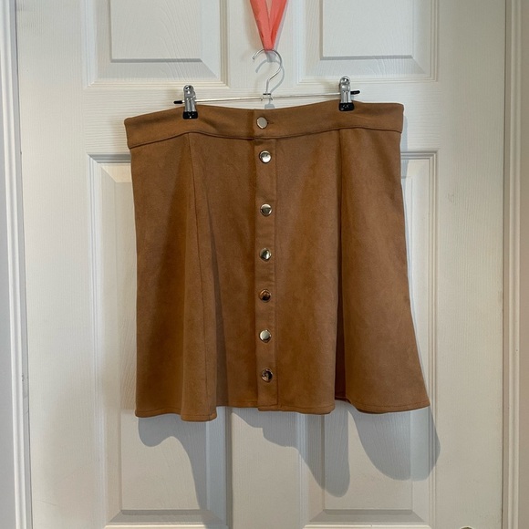 Faux Suede skirt BNWOT - Picture 1 of 4